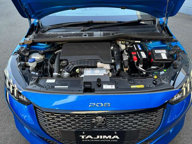 1.2L直列3気筒ターボエンジンを搭載。100ps、最大トルク205Nmを発揮し、低回転域から力強いトルクを生み出します。トランスミッションには8速ATを採用しています。
