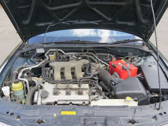 KL-ZE Ｖ型6気筒DOHC 2496ccエンジンは200ps(カタログ値)を発生させます。スムースな加速が持ち味です。