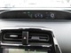見やすいデジタルメーターで、中央には車両情報を表示するマルチインフォメーションディスプレイが装備されています。