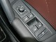 ドアミラーの調節とパワーウィンドウのコンビネーションスイッチです。左ミラーにはパーキングサポート機能付き。パワーウィンドウはそれぞれの席でオート開閉します。