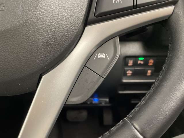 【運転席操作部】『運転席周辺の装備』の画像になります。快適なドライブを楽しむための機能が装備されています！運転席から触れるので使いやすいです！