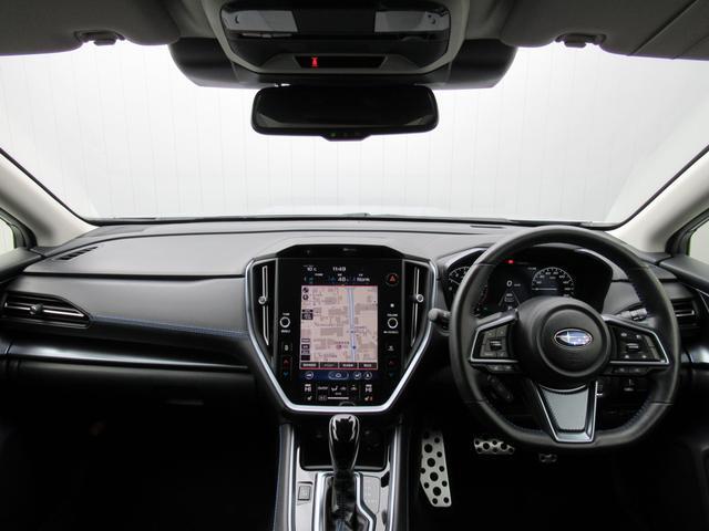 スイッチ、レバー等の操作系統は少ない視線移動で直感的に操作できるように配慮されていますので、ドライバーは運転操作に集中することができます。