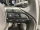 前方の車との車間を設定し、スピードを上げたり緩めたりを自動で行ってくれる追尾式の「レーダークルーズ」。上級装備の一つです！高級車にしかつかない嬉しい機能です。