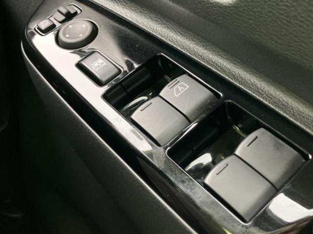 WECARSの展示場では実際に見て、触ってお車をお選びいただけます！知識の豊富な営業スタッフが様々なカーライフをご提案いたします！