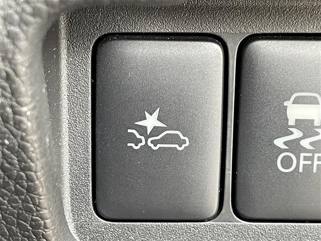 【エマージェンシーブレーキ】前方の車両や歩行者を検知し、衝突による事故回避をサポートします！機能には限界があるためご注意ください。
