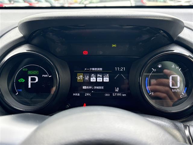 【スピードメーター】『スピードメーター』の画像になります。メーターがシンプルで見やすく運転しやすいですね！