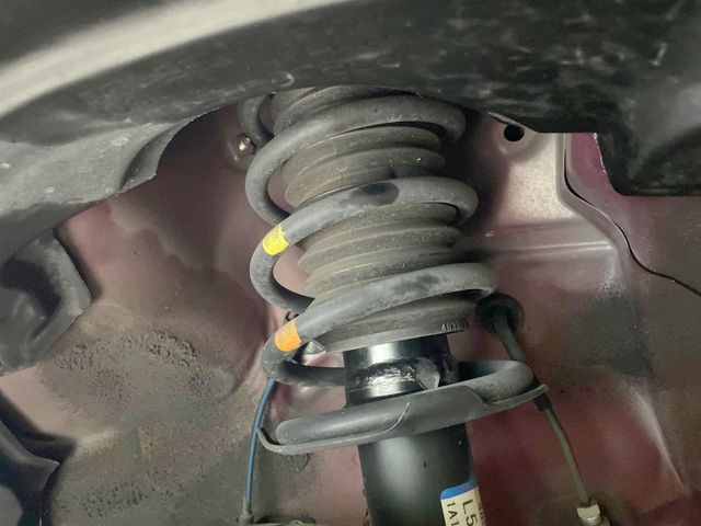 お車を安心してお乗りいただく為には、足回りの定期点検が欠かせません。サービスサポート（有償保証）では無料点検もご提供しており、安心のカーライフをお過ごしいただけるサポート体制が整っています。