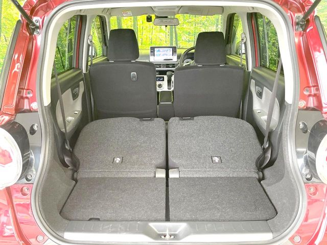後席を格納すると、これだけの広さが！シーンに合わせたシートアレンジで、大きな荷物も積むことが出来ます♪