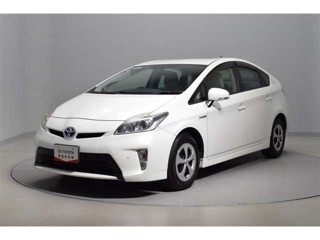 すぐ乗れる中古車も当店はラインナップ！！全車１年距離無制限保証付き！まるまるクリンで内外装キレイ！マイカーローンは最短１５分で審査可能！お車のことならまず当店にご相談ください！