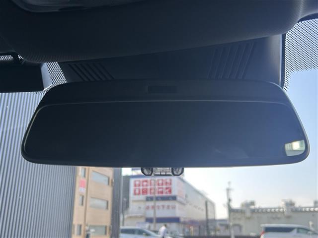 【バックミラー】『バックミラー周辺』の画像になります。写真の内容に関してご不明点、ご質問等がございましたらお気軽にガリバー店舗までお問い合わせください。