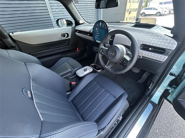 【運転席】『運転席周辺』の画像になります。写真の内容に関してご不明点、ご質問等がございましたらお気軽にガリバー店舗までお問い合わせください。