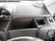 運転席側のダッシュボードには小物入れとドリンクホルダーが配置されています。