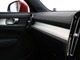 ダッシュボードに収められたアーバングリッド・アルミニウム・パネルが、XC40 Plus　Proのインテリアにモダンな雰囲気をもたらします。