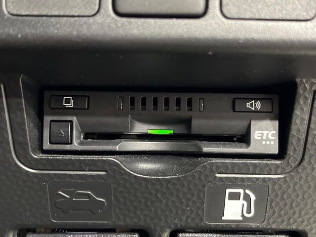 【ＥＴＣ】高速道路の料金所をストレスなく通過！話題のスポットやサービスエリアに多い「スマートＩＣ」利用時は必須のアイテムです。当店でセットアップを実施、ご納車当日からすぐにご利用いただけます！