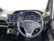 運転席まわりです。　各操作スイッチは使いやすい位置に配置されてます。