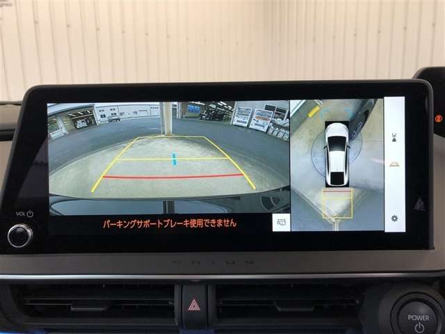 パノラミックビューモニター付き！クルマを真上から見ているかの様に、映像をモニターに表示。周囲の状況を把握しながら安心して駐車が可能です！