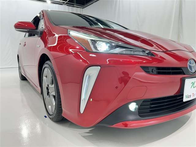 フォグランプ装着車です。暗い夜道の車両前方を明るく照らします