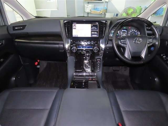 �����z�[���h���ŉ^�]�p�������肵�܂��B���K�ȃh���C�r���O���C�t�������肭�������B