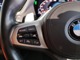 運転中にもオーディオの音量やFMの切り替えなどステアリングでの操作で切り替え可能なため、ステアリングから手を放す必要がない為、運転中でも操作が簡単でございます。
