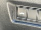 トランクオープナースイッチになり、運転席からの操作が可能です。