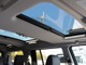 ディスカバリーのトリプルサンルーフは全座席の頭上にセットされており車内に明るい光を取り込みます。