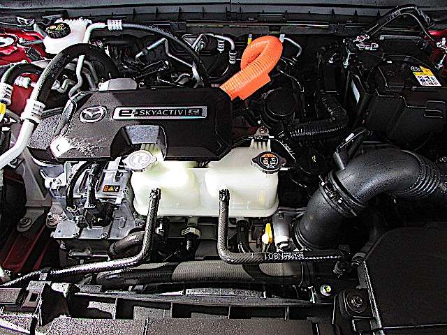 e-SKYACTIV R-EV はロータリーエンジンを発電用として搭載したPHEV システムです。高出力モーター搭載により、全領域モーターでの駆動が可能になりました。