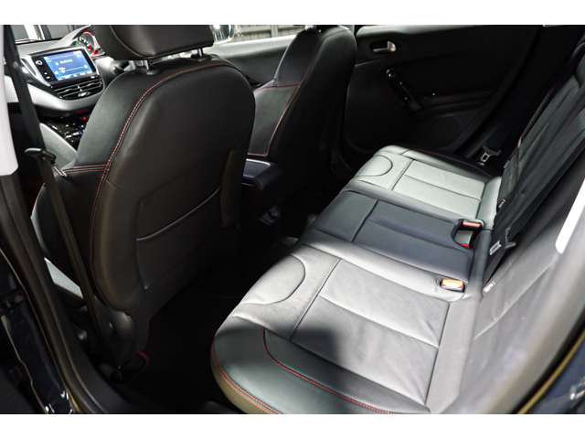 プジョー 2008 GTライン ブラックパック 特別仕様車 レザーシート クルコン CarPlay 北海道の詳細画像 その8