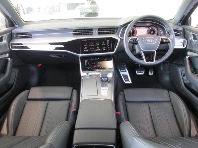 Audiのインテリアはエクステリア同様、優れたデザイン性とクオリティ、そして機能性を兼ね備えております。