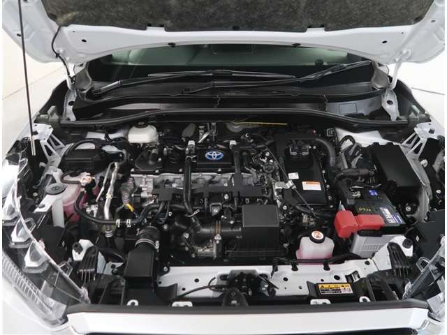 【エンジンルーム】エンジンルームもキレイに洗浄されています。ご納車前にしっかり整備させて頂きますので、ご安心ください。