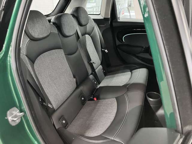 系列会社にメルセデスベンツ、ＢＭＷ、ＶＷ、ＧＭシボレー、クライスラー、スズキアリーナ等正規ディーラーを持つ当社ならご納車後の整備のノウハウも御座いますので安心してお乗り頂けます。