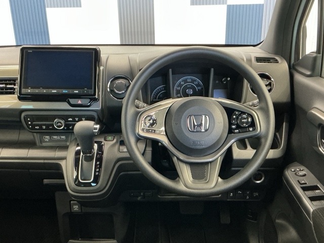 運転しやすいインパネ周りです！見やすいレイアウトで快適なドライブをサポートします！