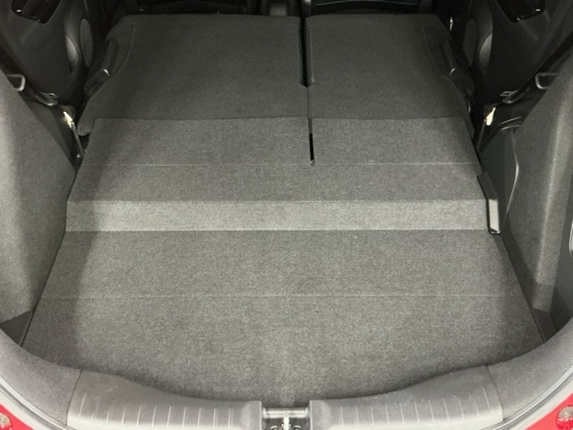 車が大好きなスタッフが心をこめて接客いたします。お客様一人一人のお車に対する思いや気持ちをうかがい、充実した時間が過ごせるよう努めます。