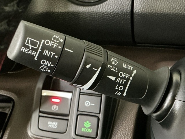 車が大好きなスタッフが心をこめて接客いたします。お客様一人一人のお車に対する思いや気持ちをうかがい、充実した時間が過ごせるよう努めます。