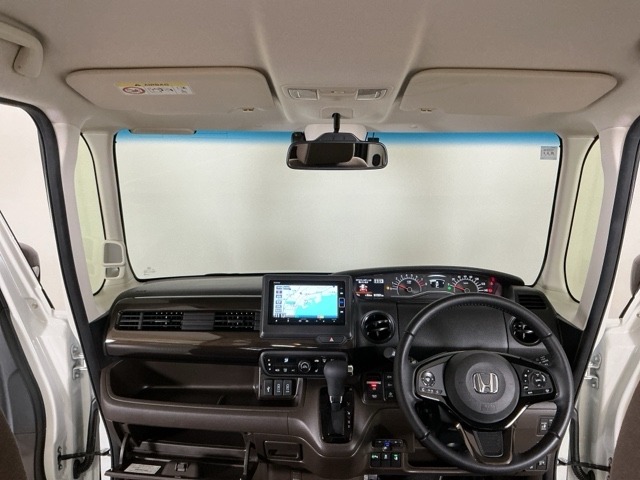【前方視界】開放的な前方視界！運転がしやすく疲れにくいです♪窓が大きく、見通しがとっても良いおクルマですよ♪
