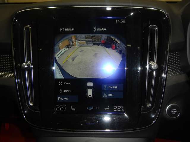 駐車時には欠かせないバックカメラです。360ビューで見え難い視界などの確認が出来ます。