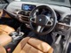 BMWの運転席はドライバーオリエンテッドという構造を採用。ドライバー目線の操作がしやすい設計になっており、ドライブ中にも目線の移動が少なく運転中にも簡単に操作ができます。