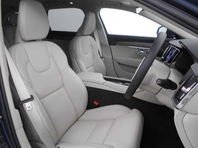 ファインナッパレザーシートは運転席助手席ともマッサージ機能付き。