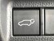 【パワーバックドア】スマートキーや運転席のボタンを押すだけでリアゲートが自動で開閉します！荷物を持っている時や、高い位置にあるバックドアを閉める際に便利な機能です♪
