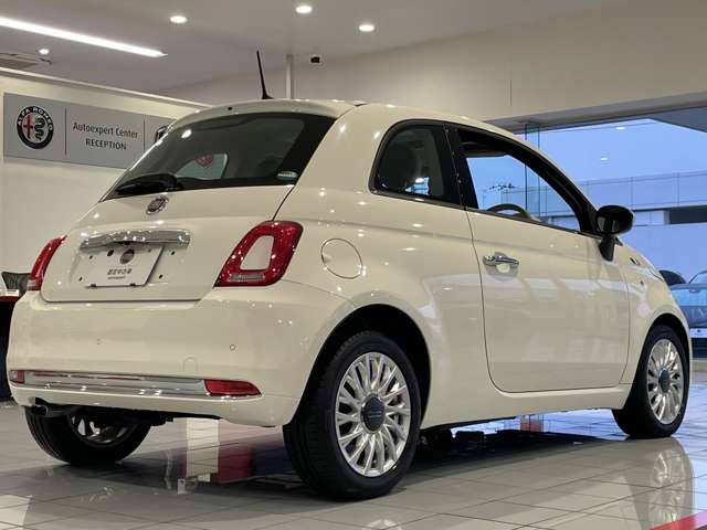 どの角度から見ても親しみやすさを感じるＦＩＡＴ５００らしいリアビューです。