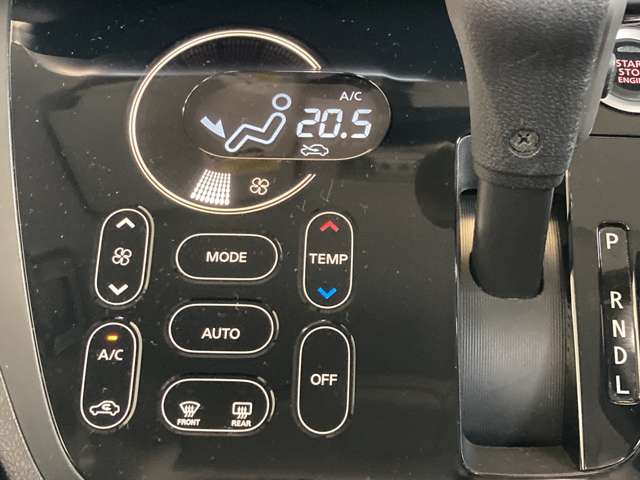 オートエアコンです！ボタンでの簡単な操作で室内を快適な温度にします。夏場・冬場でも快適なドライブができます！