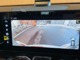 360°カメラ：フロントグリル、左右のドアミラー、リアライセンスプレート上方の4つのカメラで映したのを合成処理し、真上から見下ろしたような映像をモニターに表示するため視界の悪い場所でも全体を確認できます。