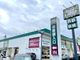 ズラッと並んだ展示車と大きな「ＳＵＶＬＡＮＤ」の看板が目印です！
