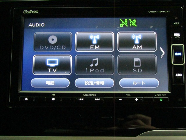 ナビ機能だけでなく、Bluetooth、フルセグテレビ、ＤＶＤとＣＤ再生など、オーディオ機能がついています。