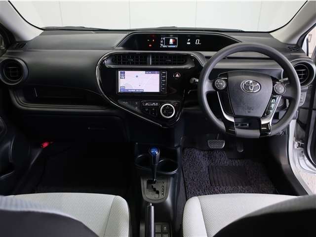 見通しのよいすっきりとした視界で、誰でも運転しやすいです。運転のしやすさは疲れにくさにも繋がりますよ♪