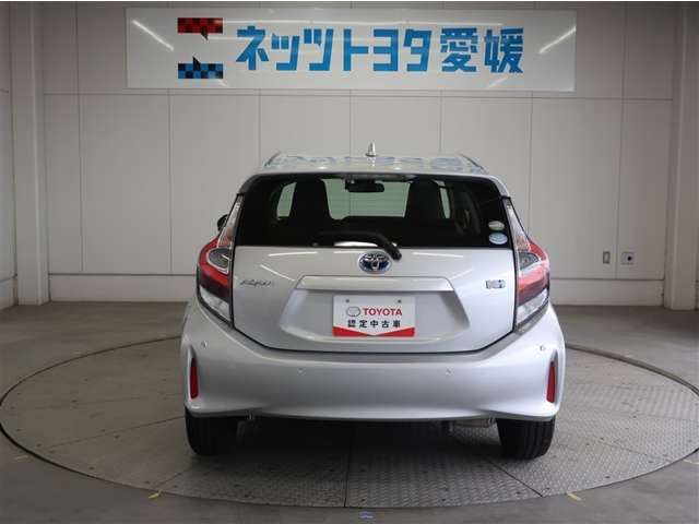 「中古車ハイブリッド保証」付き。ハイブリッド機構を無償で保証します。保証期間は、初度登録年月から10年目まで、またはロングラン保証が終わってから3年間。ただし累計走行距離が20万km以内です。