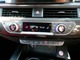 【運転席操作部】エアコンはボタン操作。運転席、助手席それぞれで温度設定できます。