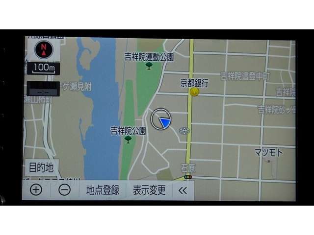 トヨタ純正ディスプレイオーディオ。アンドロイドのスマートホンならBluetooth接続で地図や音楽、YOUTUBE等ご利用できます。別途ナビキットご購入でナビ機能もお使いいただけます。