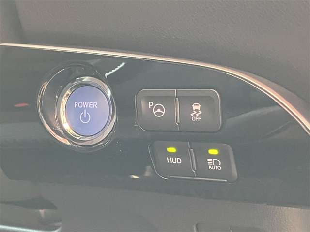 IPAは「R」に入れてから後方カメラで駐車枠を認識、アシストします。