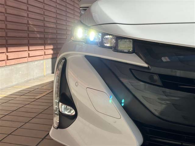 ＬＥＤヘッドライトで夜間の走行も安心です☆