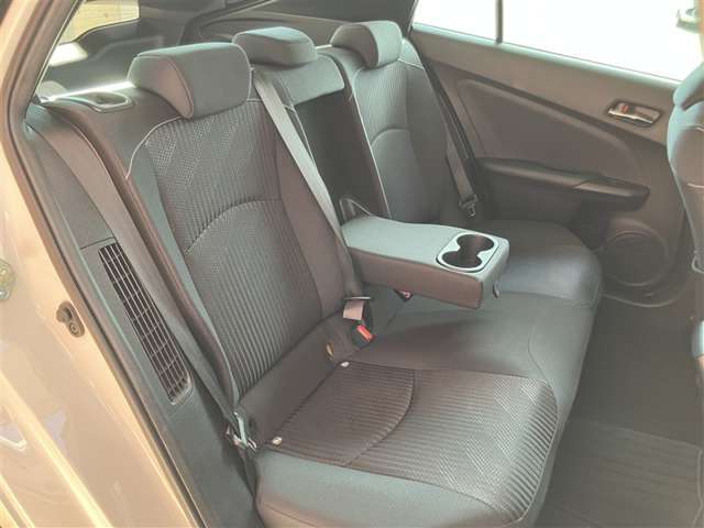60項目5000部品が対象のトヨタディーラー保証だからこその安心。1年間走行距離無制限のロングラン保証付き！
